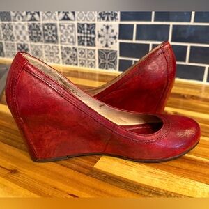 Frye Carson Red Leather Wedge Pumps • Fits 7.5 - 8